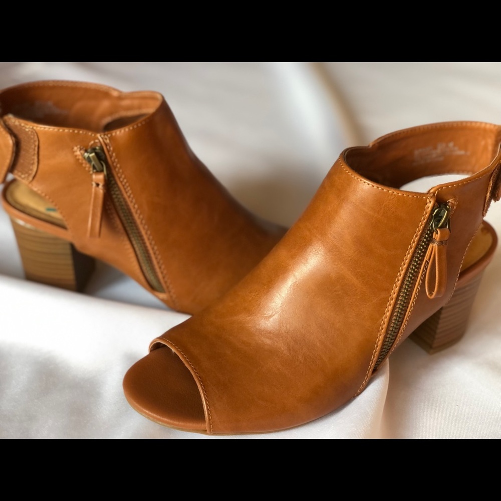 Yuu Open Toe And Heel Bootie